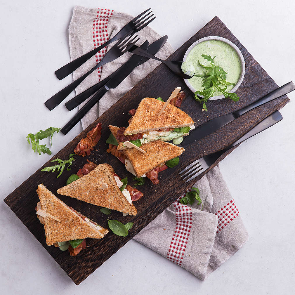 Hähnchen-Mozzarella-Clubsandwich mit Rucola-Mayonnaise - Rezept | Kaufland