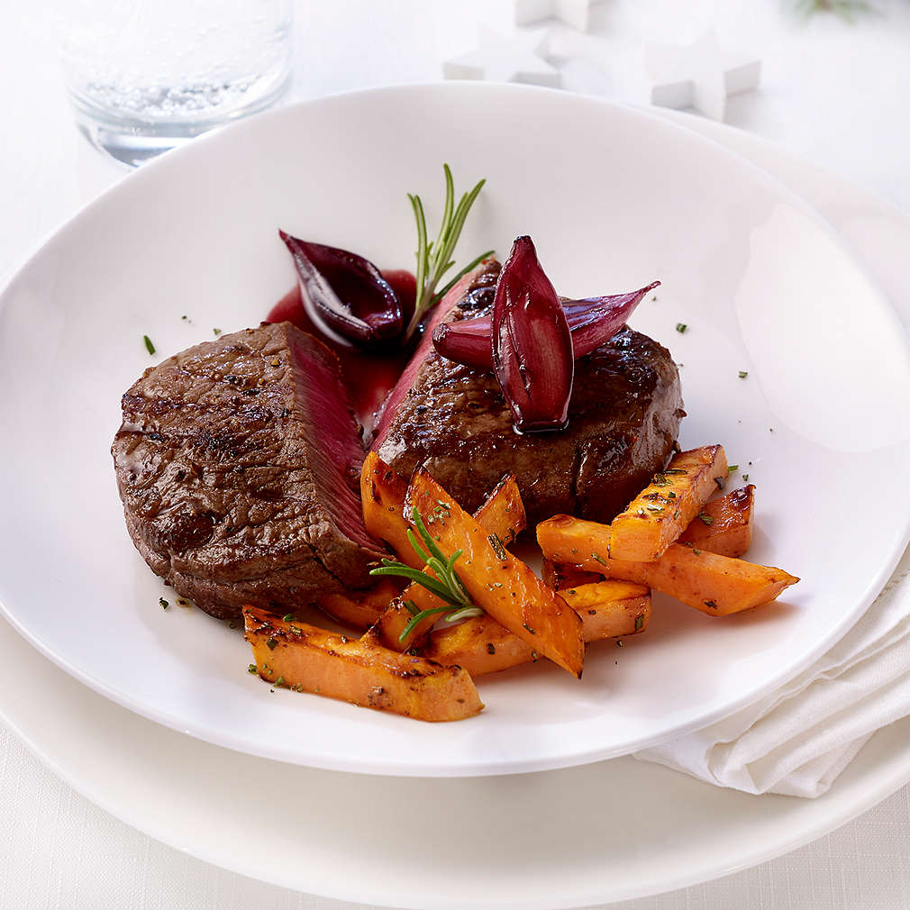 Rindersteak mit Rosmarin-Süßkartoffel-Pommes - Rezept | Kaufland