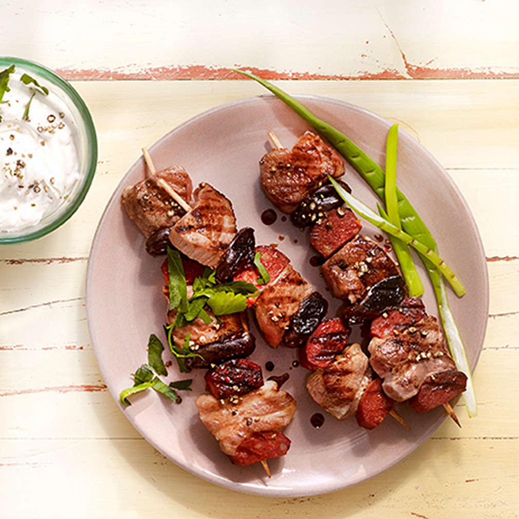 Przepis na Szaszłyki z karkówki wieprzowej z daktylami i chorizo Kaufland