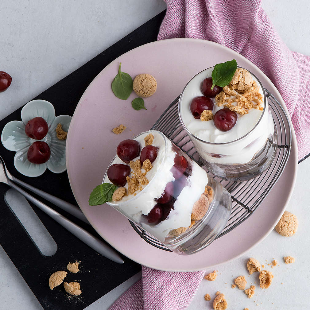 Elegantes Mascarpone Creme Mit Kirschen Bilder