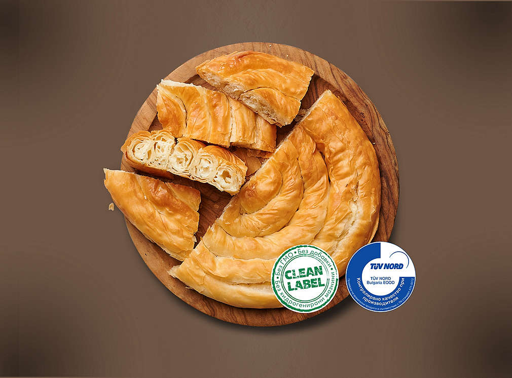 Изображение на Витa баница със сирене и извара