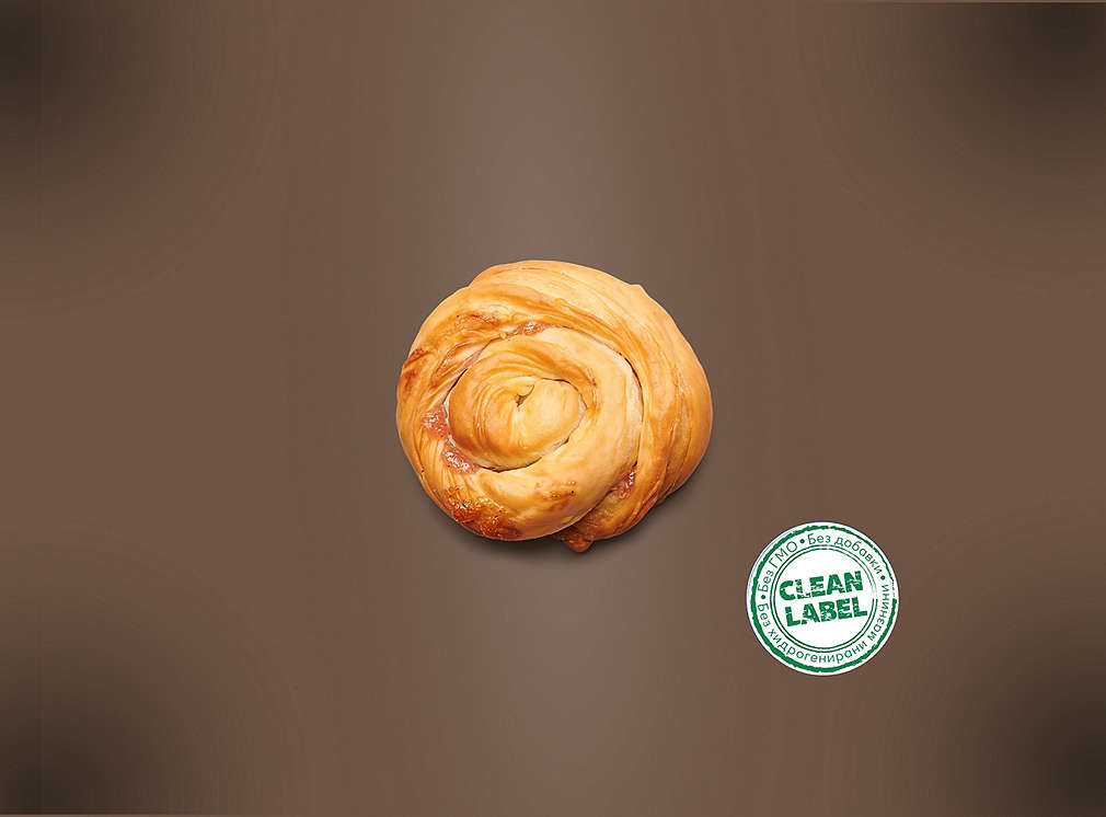 Изображение на Селска вита баничка с локум и орехи