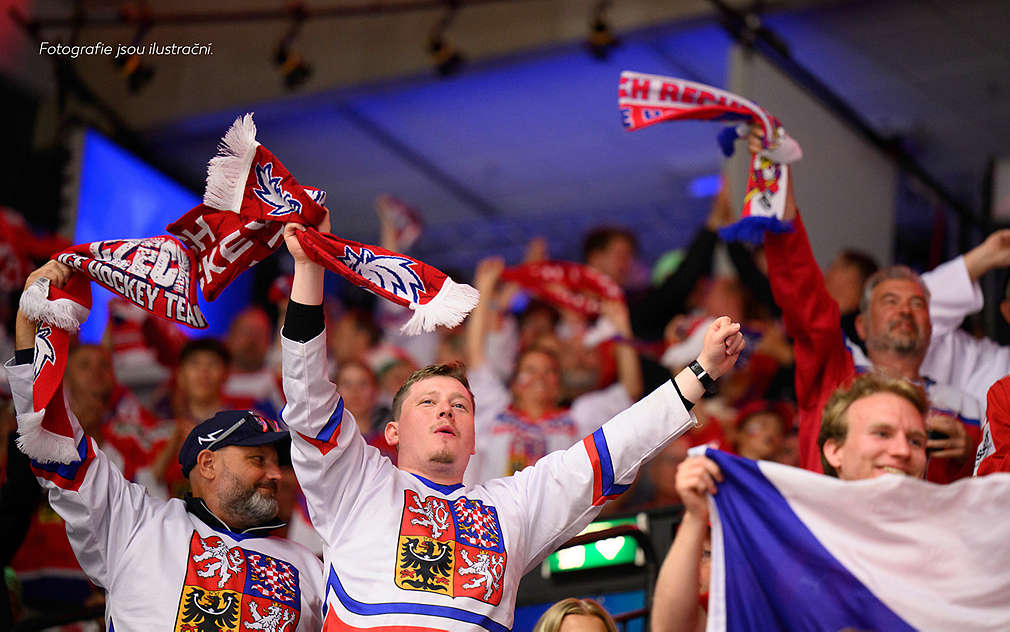 Oslava fanoušků na tribuně vítězství hokeje