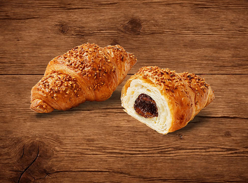 Croissant z kremem orzecho-nugatowym