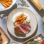 Fotografija recepta Biftek s kremom od pastrnjaka i glaziranim mrkvama