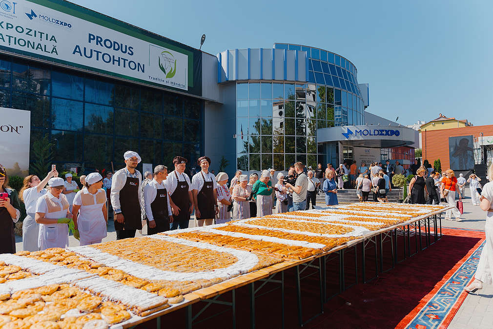   Peste 300 de producători și două recorduri naționale. Expoziția Națională „Produs Autohton” în cifre