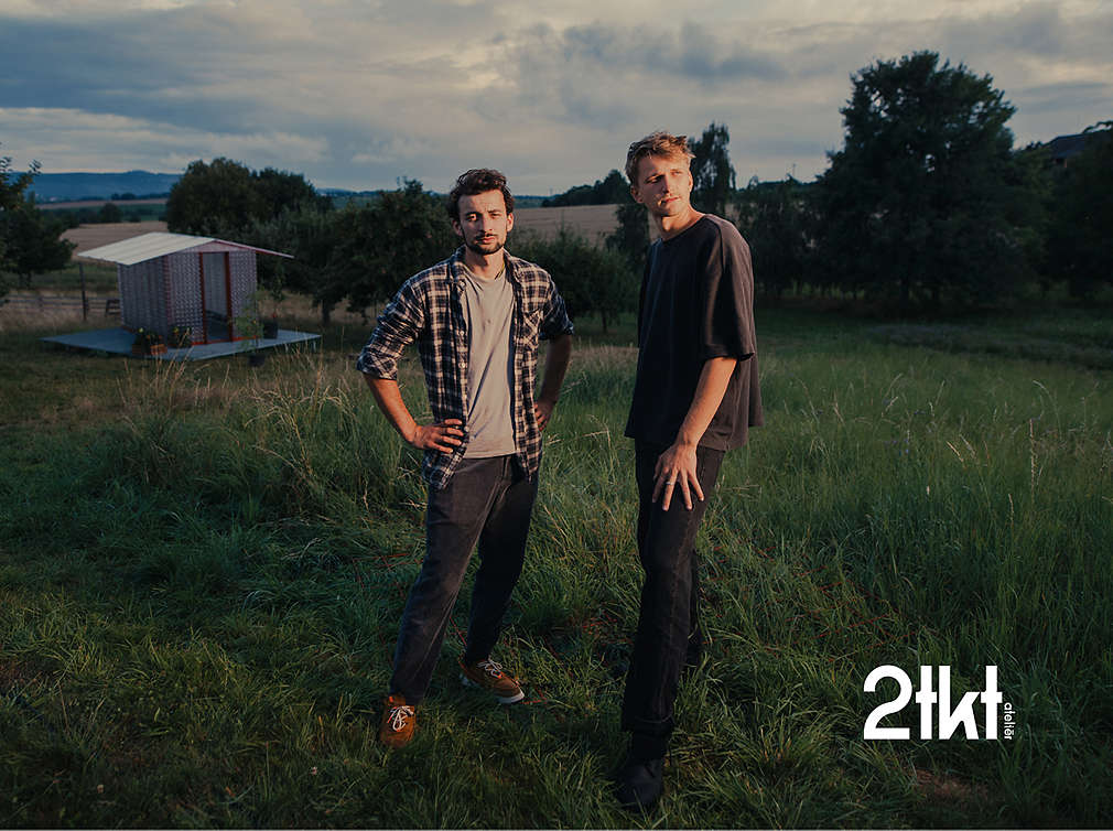 dva studenti z ateliéru Dvoutakt