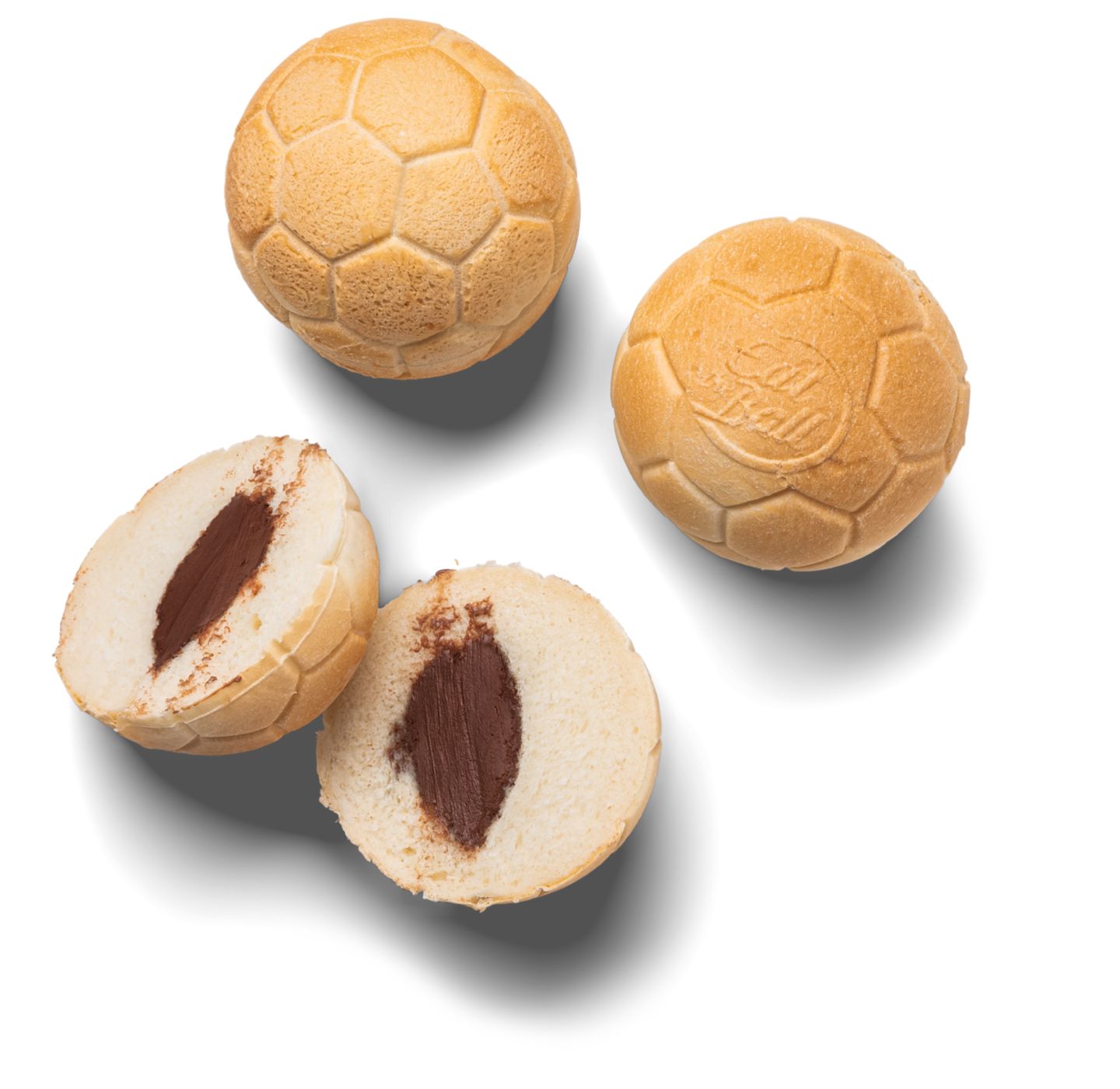Fußball mit Nuss-Nougat-Füllung