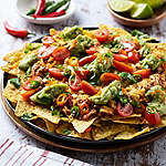Fotografija recepta Nachos s trganom piletinom, sirom i guacamoleom