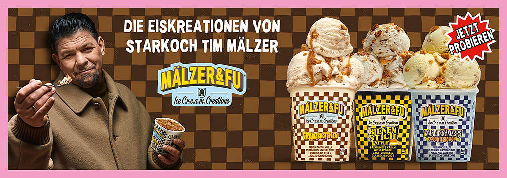 Werbebanner für die Eiskreationen von Starkoch Tim Mälzer mit der Marke „Mälzer & Fu“. Links ist Tim Mälzer mit einem Eisbecher zu sehen, daneben stehen drei verschiedene Eissorten („Franzbrötchen“, „Bienenstich Style“ und „Kaiserschmarrn Cookie Dough“) mit dem Hinweistext „Jetzt probieren“.