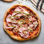 Fotografija recepta Pizza s mortadelom i pistacijom