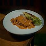 Ceafă de porc cu salată Romaine | Adi Hădean