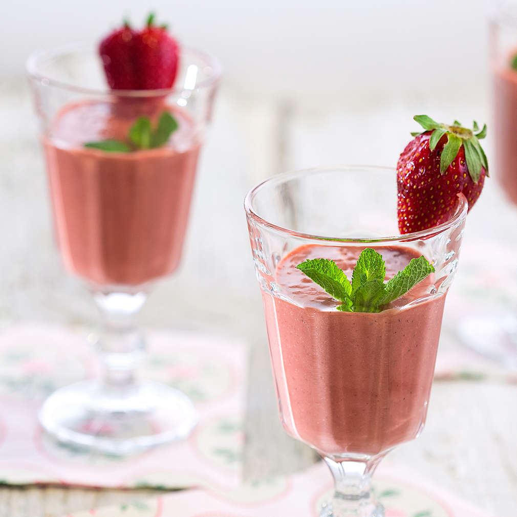Изобразяване на рецептата Смути с ягоди и шоколад