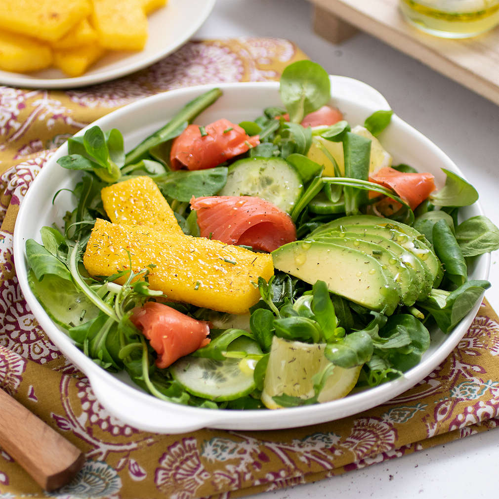Fotografija recepta Salata s lososom, palentom i avokadom