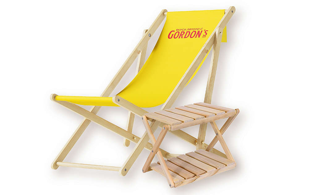Изображение на шезлонг Gordon’s с масичка