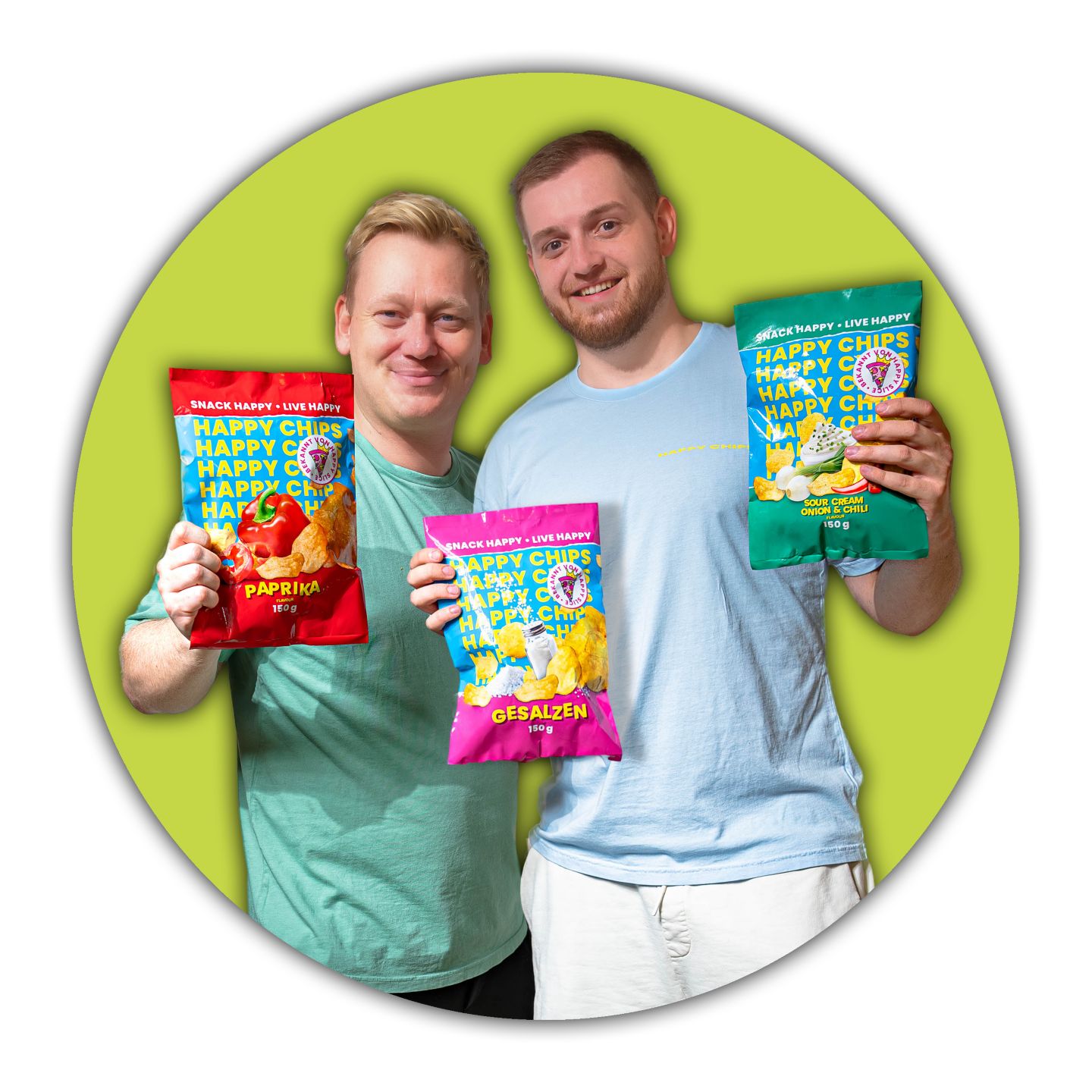 Knossi und Trymacs halten alle drei Sorten der HAPPY CHIPS in der Hand