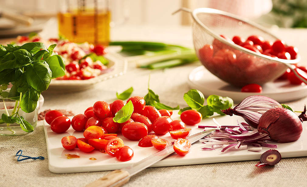 Ciekawostki na temat warzyw i owoców - pomidory, jabłka i zioła w kuchni 