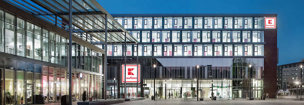 Außenansicht Kaufland Filiale bei Nacht