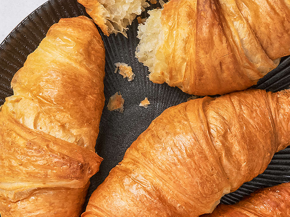 Croissant maślany w ujęciu szczegółowym