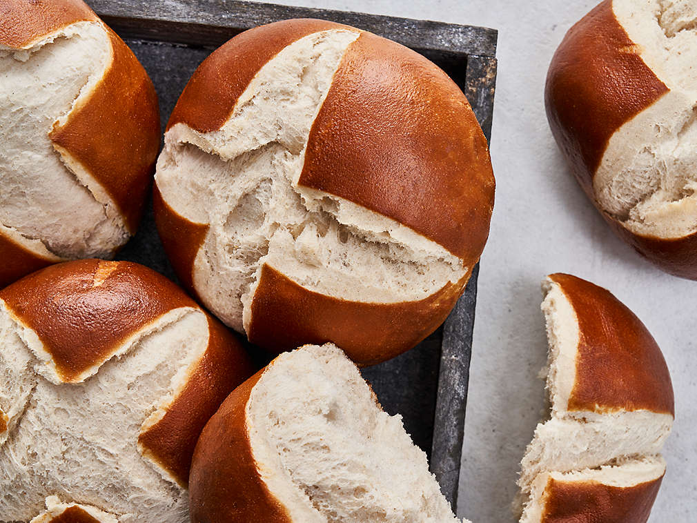 Детайлно изображение на пресни содени хлебчета