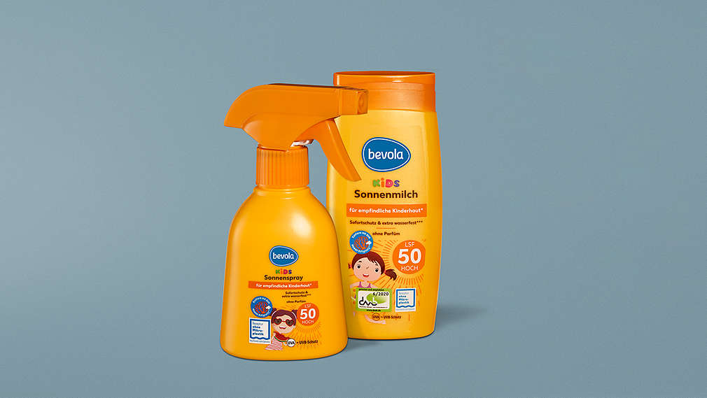 Vyobrazené produkty bevola® Kids určené na ochranu detskej pokožky pred slnkom.