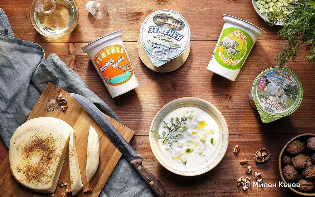 Изображение на различни млечни продукти с марка "Земенея"