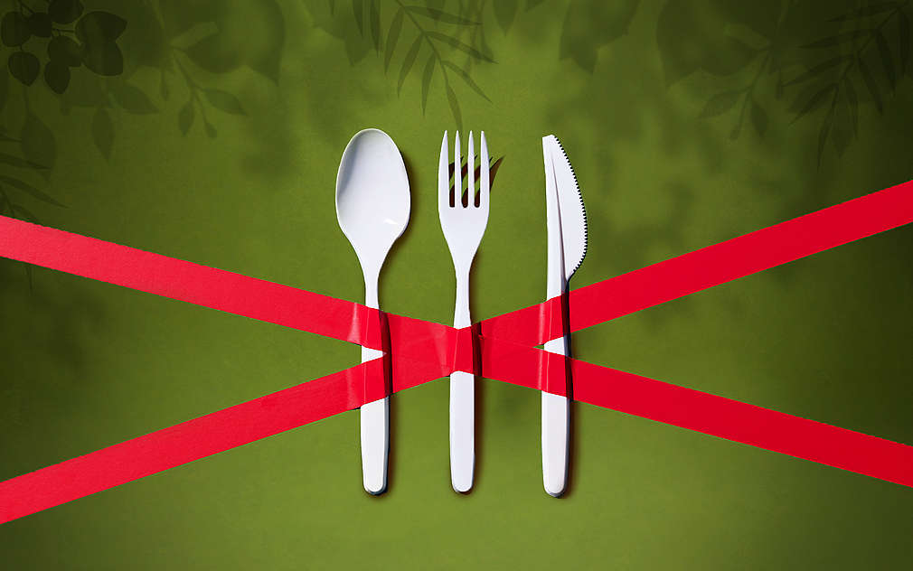 Изображение на пласмасови прибори за еднократна употреба