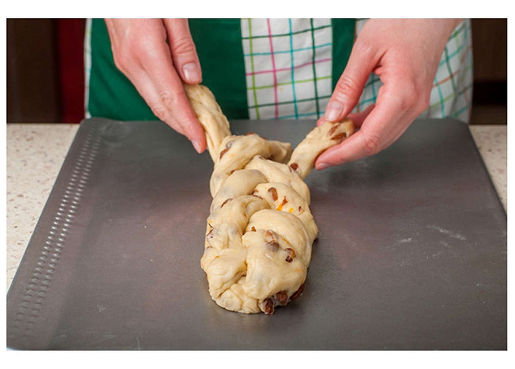 Фитилите се сплитат на плитка.