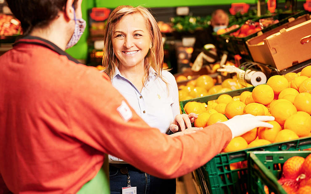 Представяме ви едно нестандартно решение за реклама, което ангажира вниманието на чакащите на каса и директно насочва към съответния продукт, марка, магазин. , ����������� �� ���� ������������ ������� �� �������, ����� �������� ���������� �� �������� �� ���� � �������� ������� ��� ���������� �������, �����, �������.