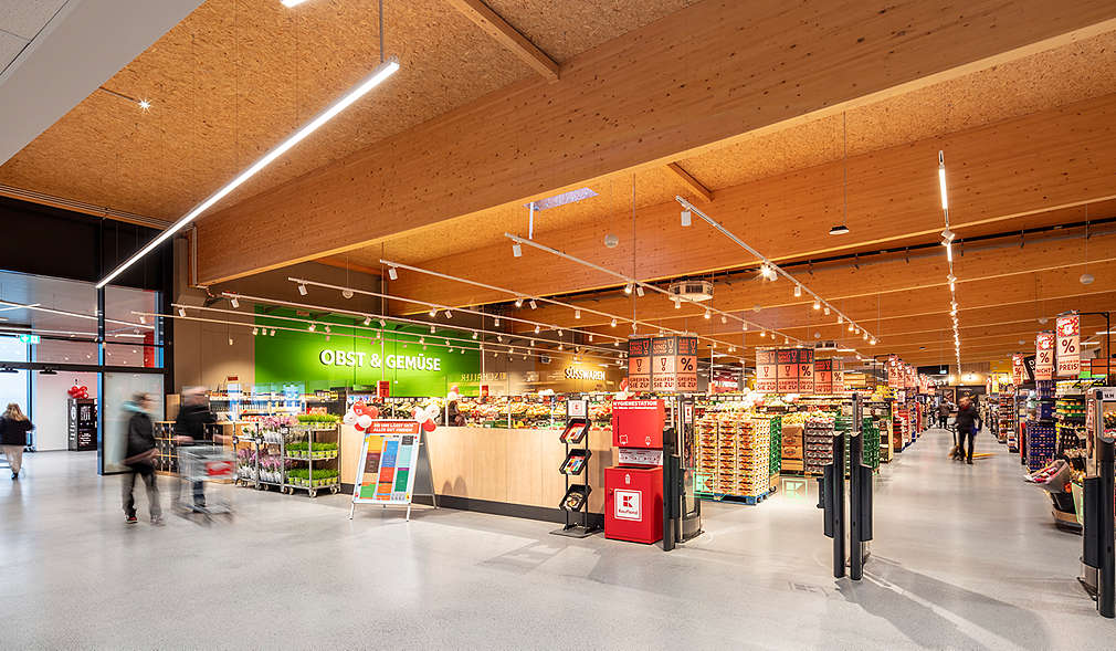 Innenansicht einer Kaufland-Filiale: Eingangsbereich