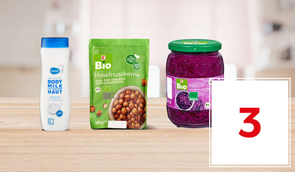 Abbildung: drei ausgezeichnete Eigenmarken-Produkte; Zahl: 3