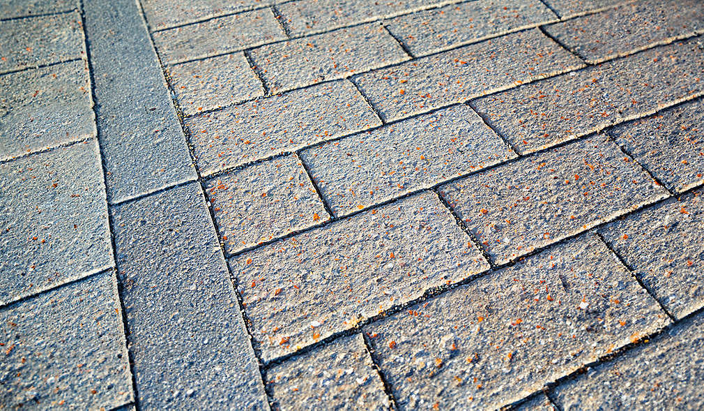 Pflastersteine auf dem Parkplatz der Kaufland-Filiale in Tuttlingen