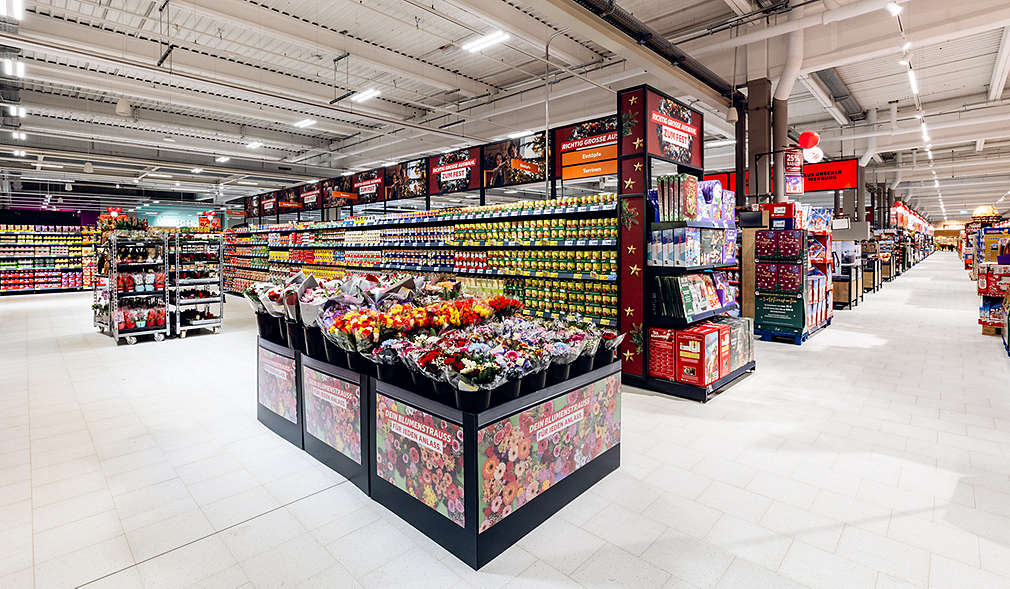 Abbildung: Kaufland-Filiale in Göttingen – Blumen & Weihnachtssüßwaren