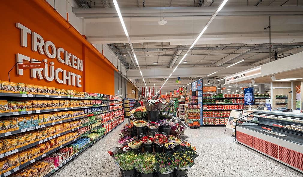 Abbildung: Kaufland-Filiale in Ingelheim – Trockenfrüchte, Blumen, Sushi