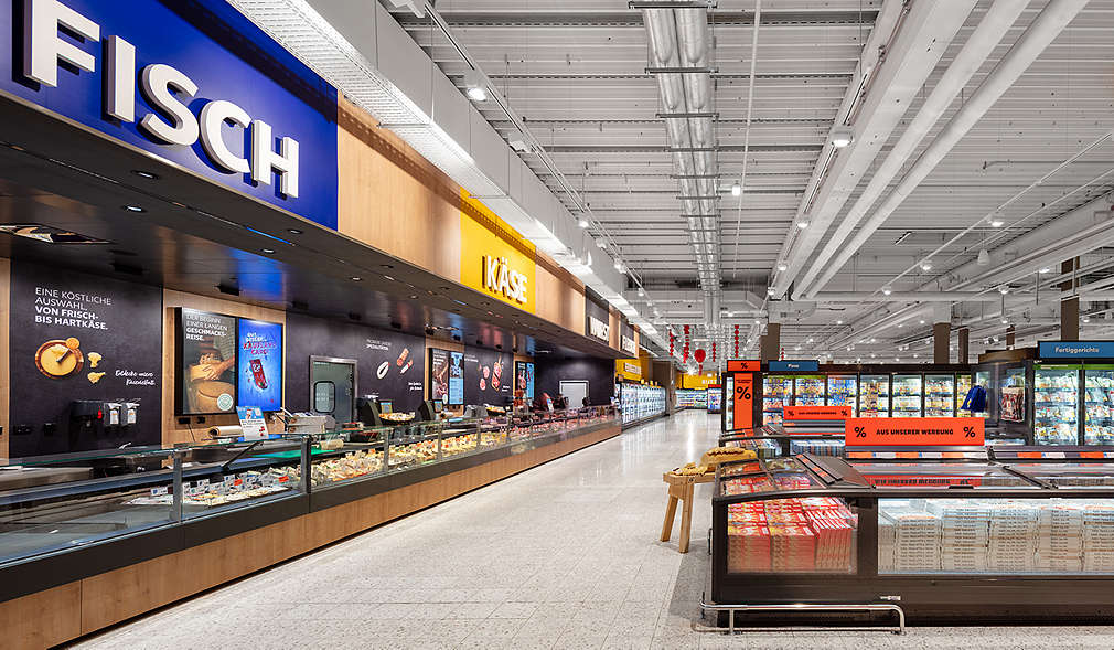 Abbildung: Kaufland-Filiale in Ludwigshafen – Tiefkühlmöbel sowie Fischtheke