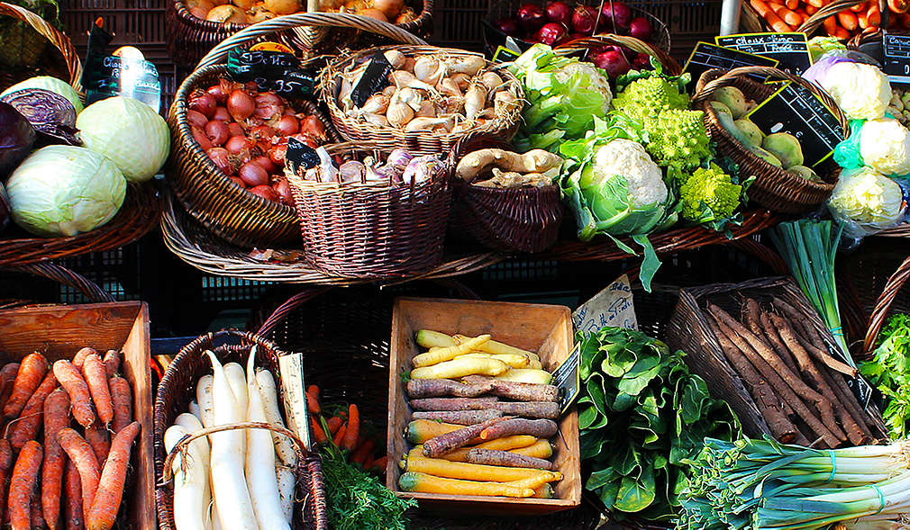 Verschiedenes Gemüse in Körben