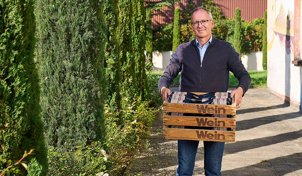 Winzer Hubertus Weinmann auf dem Weingut Neumer in Uelversheim
