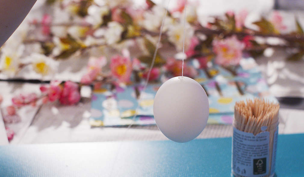 Osterei zum Aufhängen am Osterstrauch