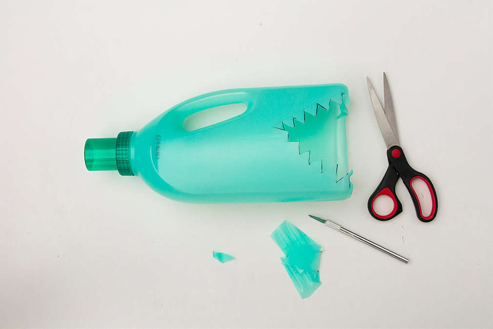 Bastelmaterial für den Kroko-Fangbecher