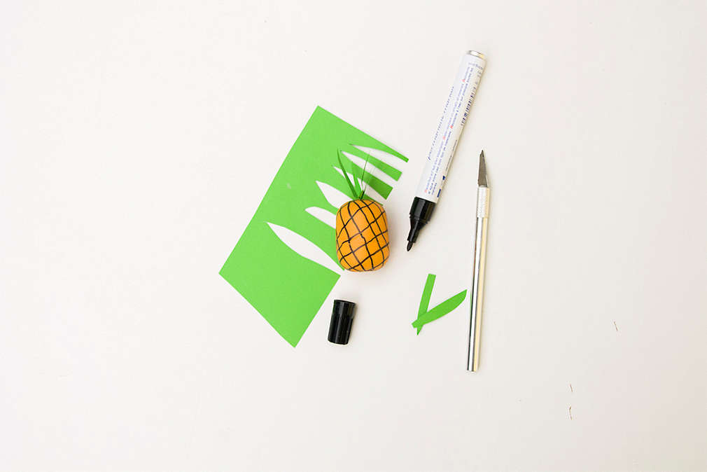 Bastelidee Kroko-Fangbecher: Bastelmaterial für die Ananas