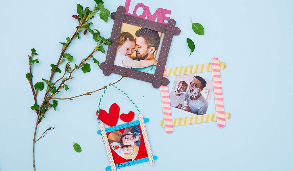 Selbst gemachte Fotorahmen aus Eisstielen