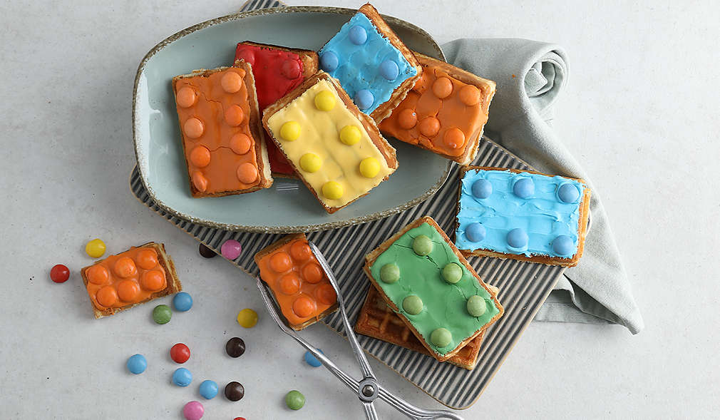 Waffeln mit Kuvertüre und Schokolinsen