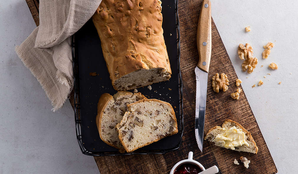 Becher-Brot in Scheiben geschnitten
