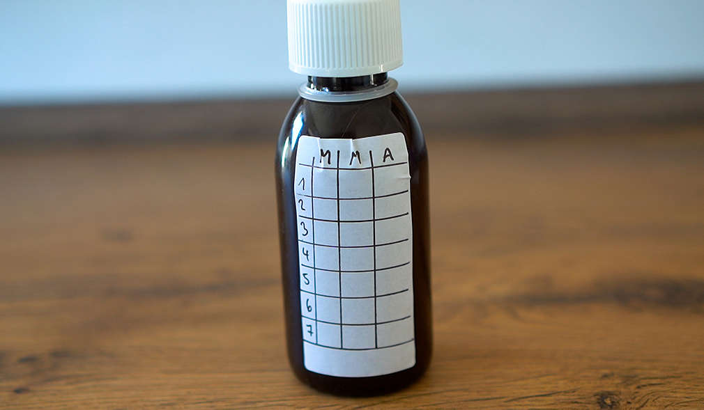 Tabelle auf der Flasche eines Medikaments