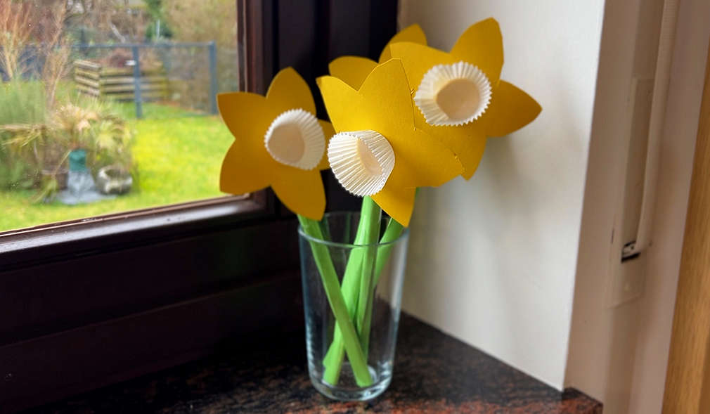 Osterglocken aus Pappe