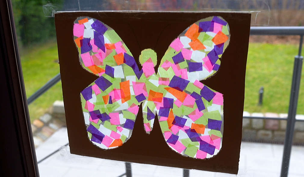 Mit Transparentpapier beklebter Schmetterling