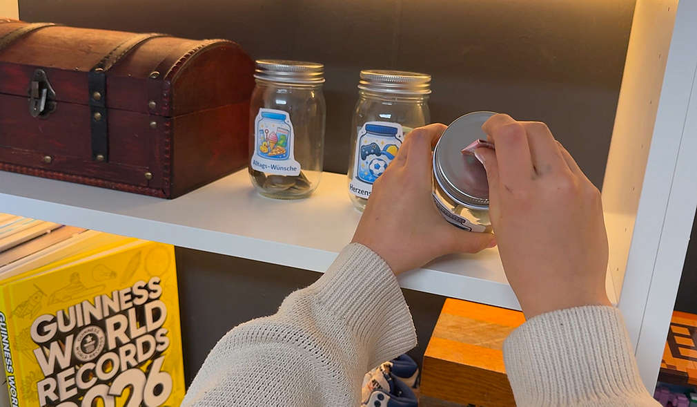 Gläser mit Sparzielen