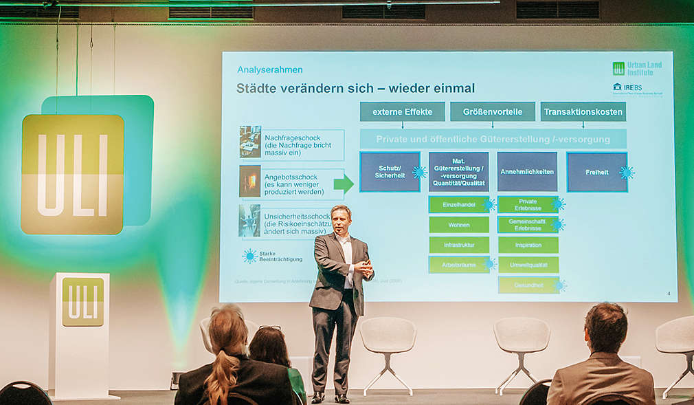 Logo: ULI; Prof. Dr. Tobias Just präsentiert die Studie