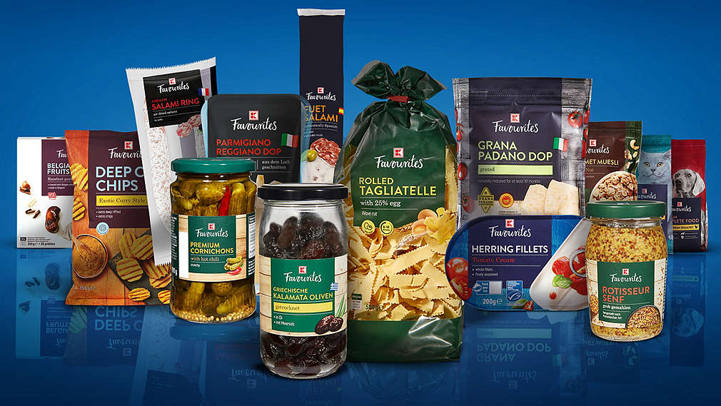 Produktcollage mit verschiedenen Artikeln von K-Favourites wie z. B. Fussili, Konfitüre, Pesto und Dijon Senf