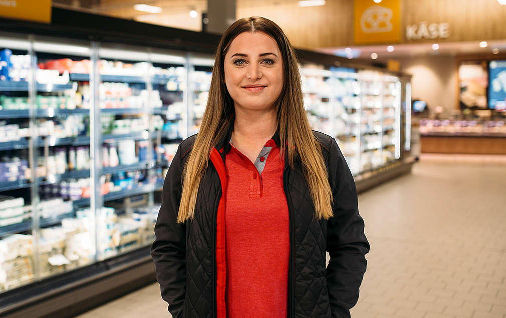 Portrait Auszubildende in der Filiale